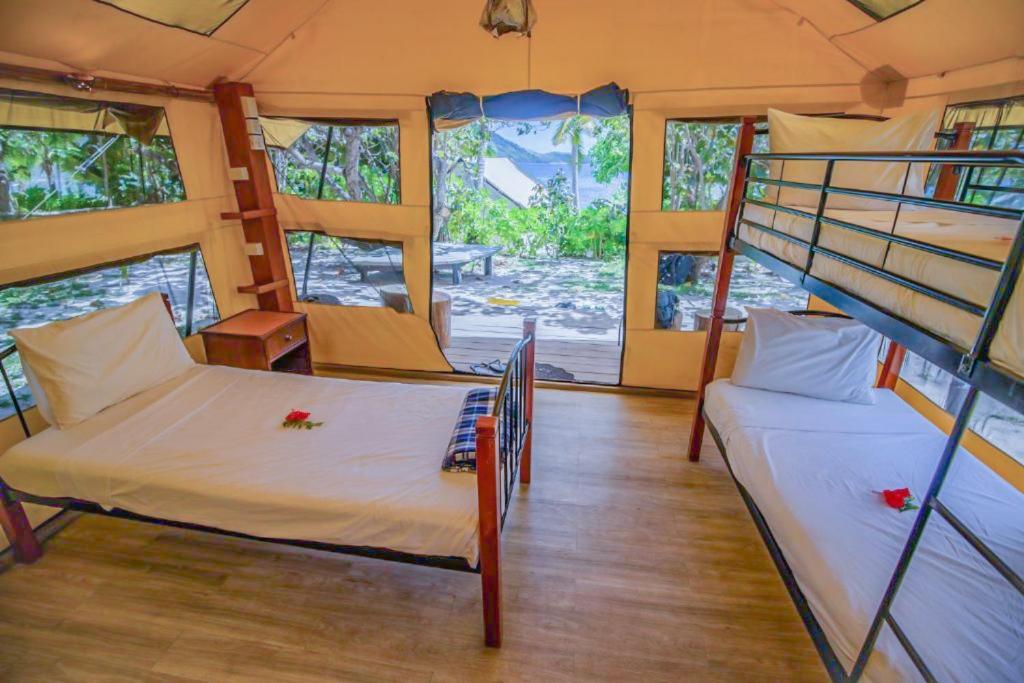 Barefoot Kuata Island Resort Ngoại thất bức ảnh