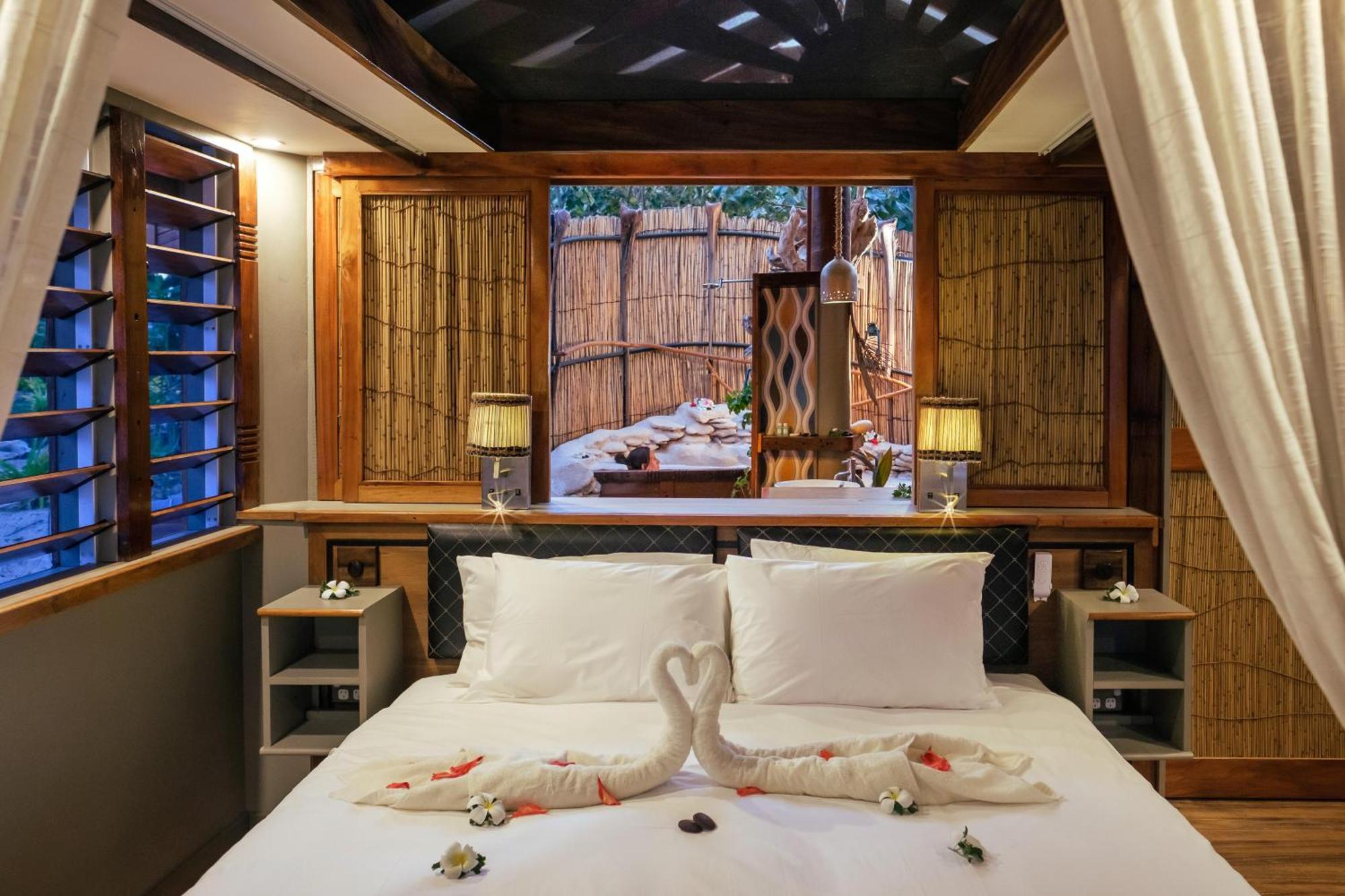 Barefoot Kuata Island Resort Ngoại thất bức ảnh