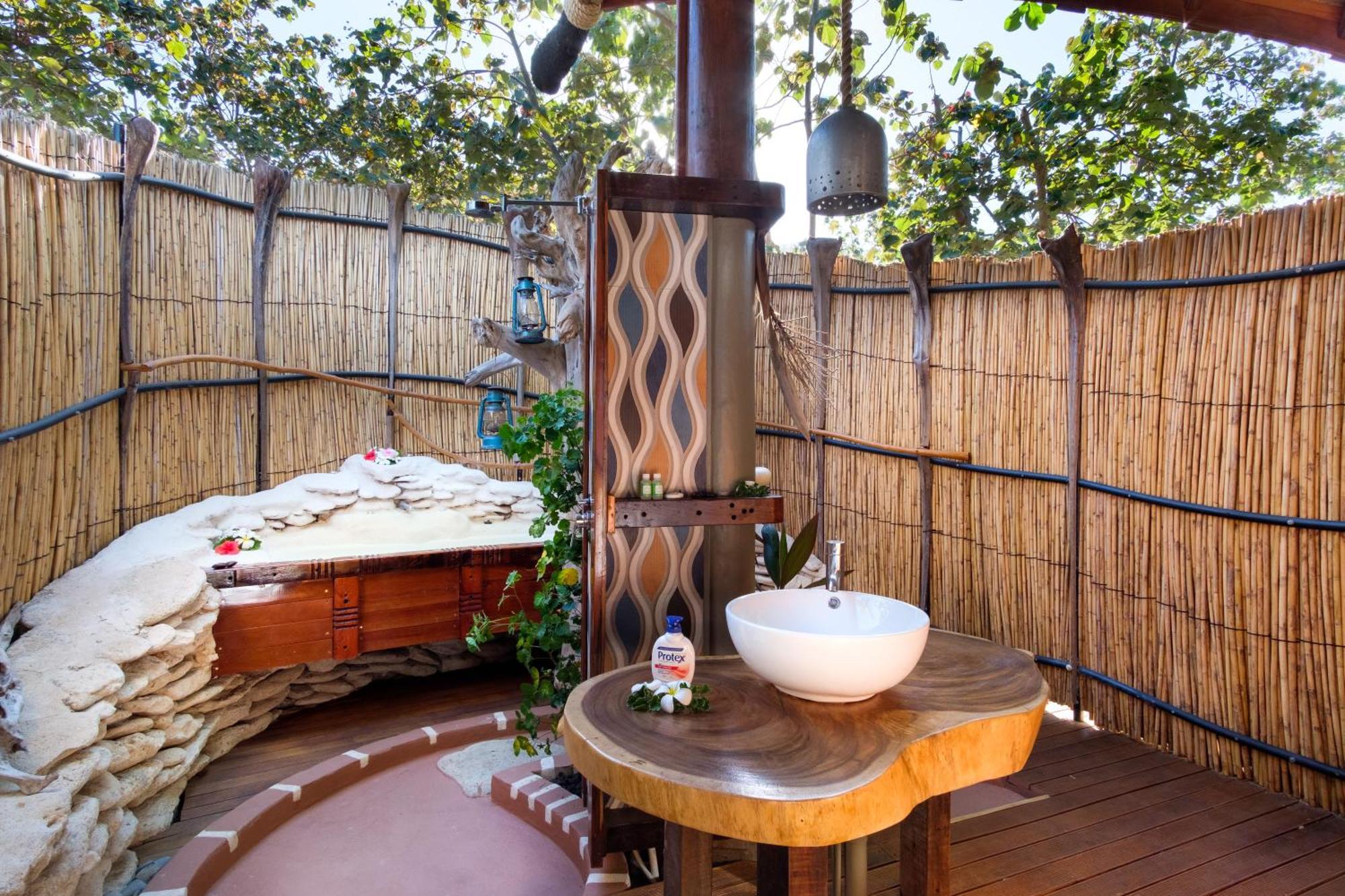 Barefoot Kuata Island Resort Ngoại thất bức ảnh