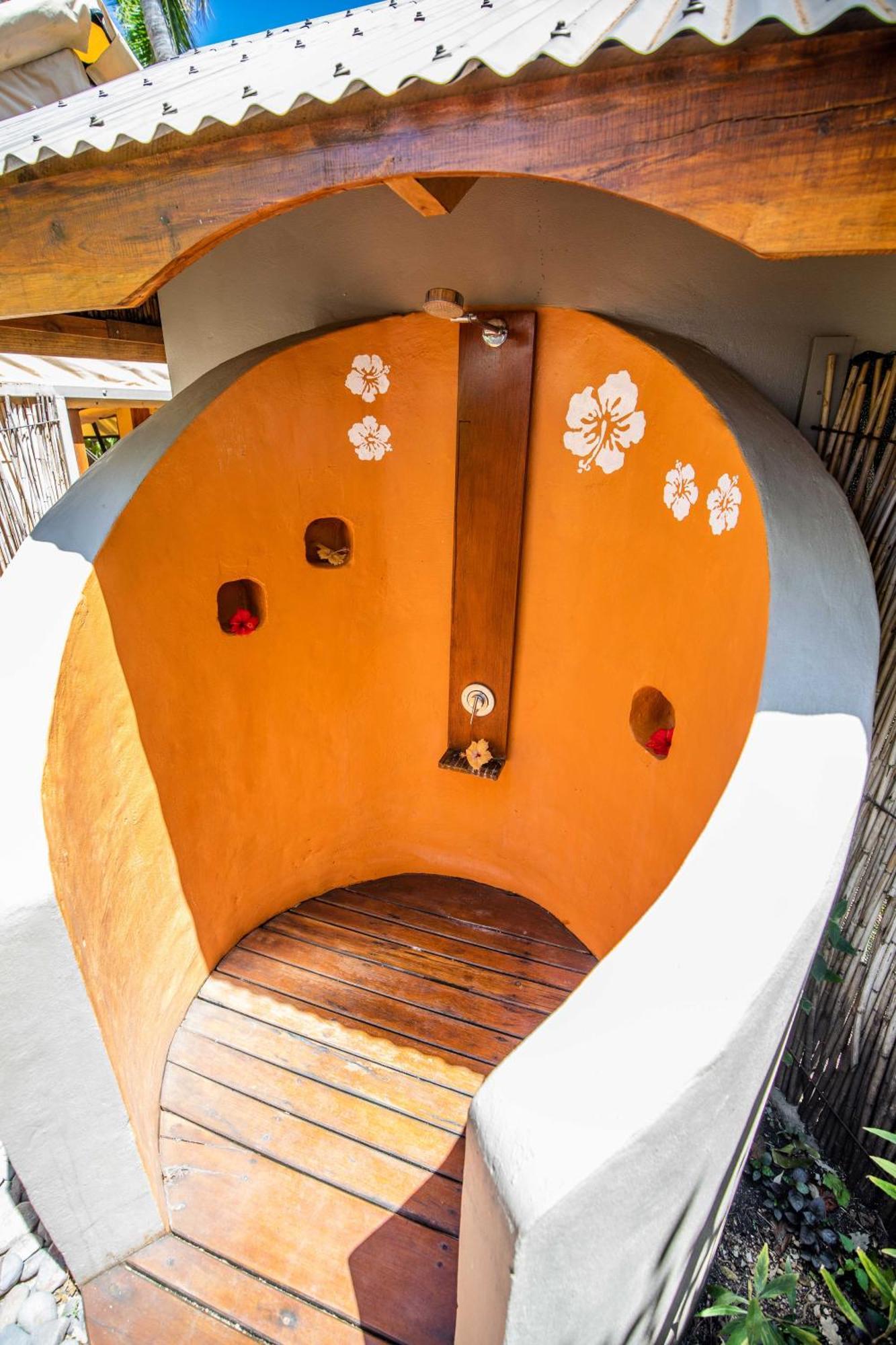 Barefoot Kuata Island Resort Ngoại thất bức ảnh