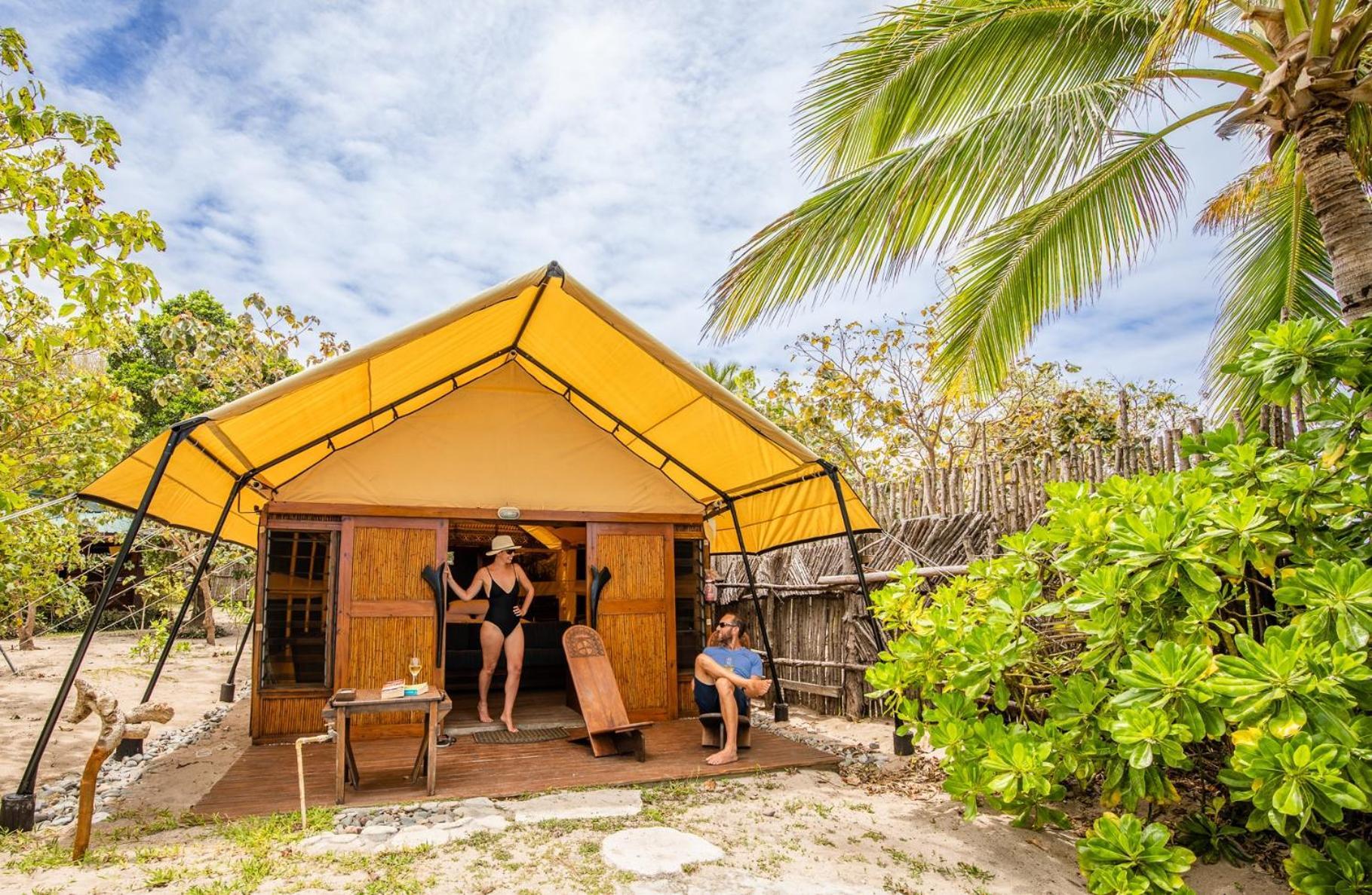 Barefoot Kuata Island Resort Ngoại thất bức ảnh