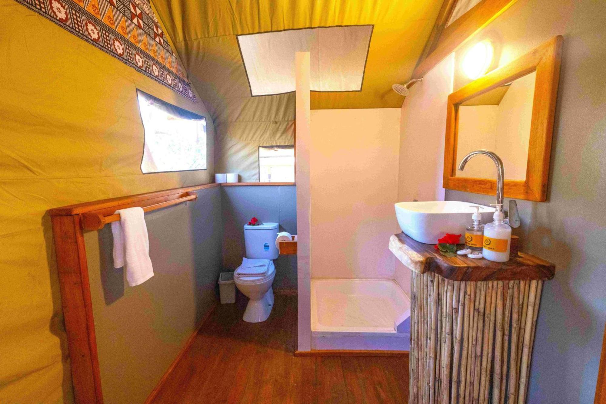 Barefoot Kuata Island Resort Ngoại thất bức ảnh