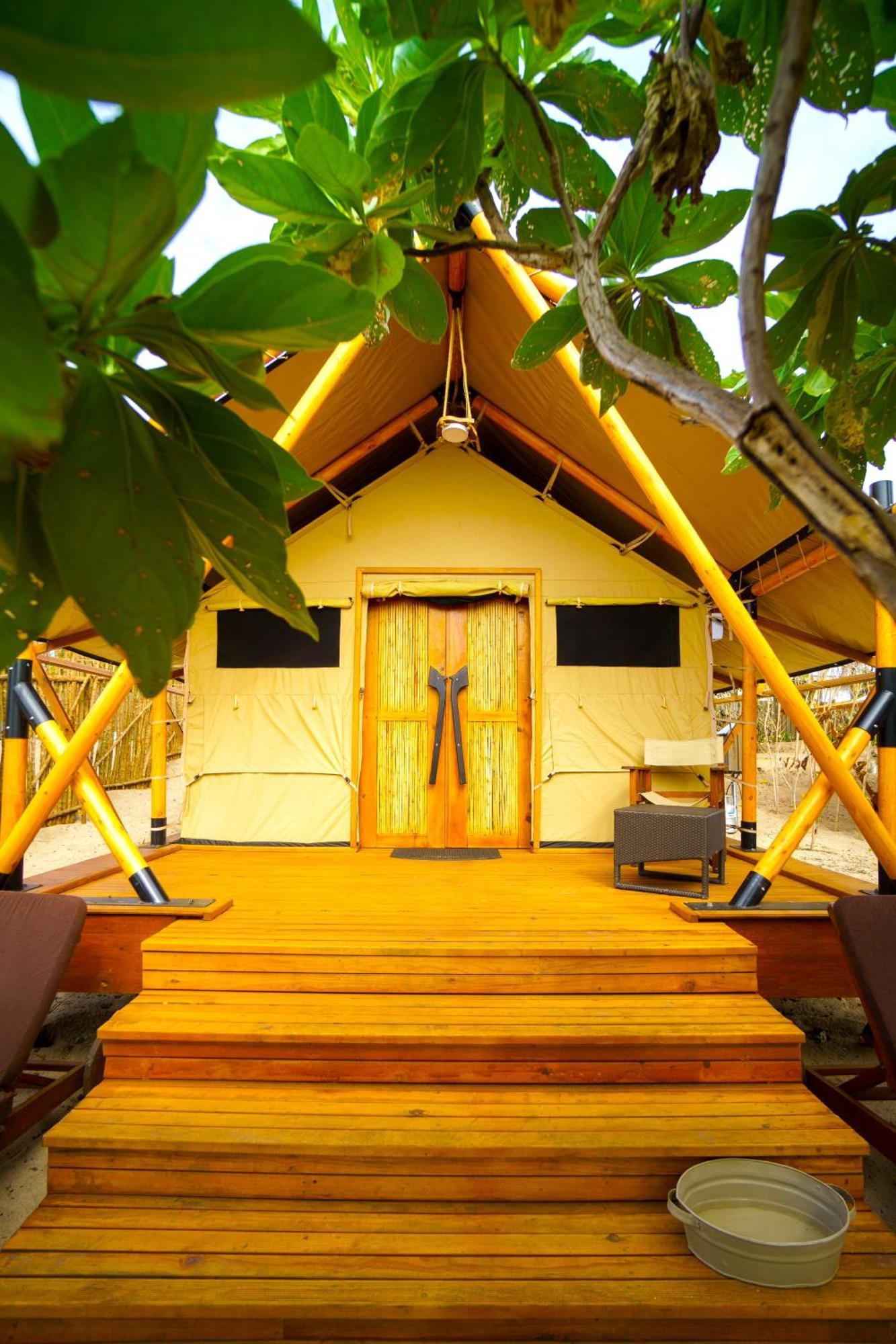 Barefoot Kuata Island Resort Ngoại thất bức ảnh
